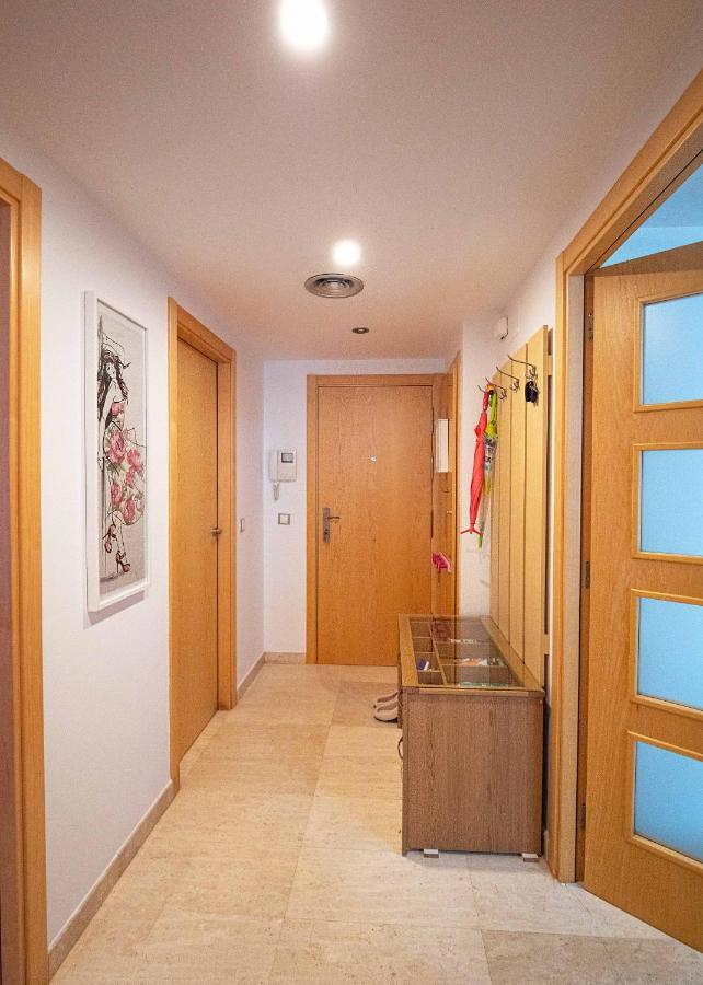 Two Bedroom Stylish Studio, 5 Minutes Walk From The Appartement *