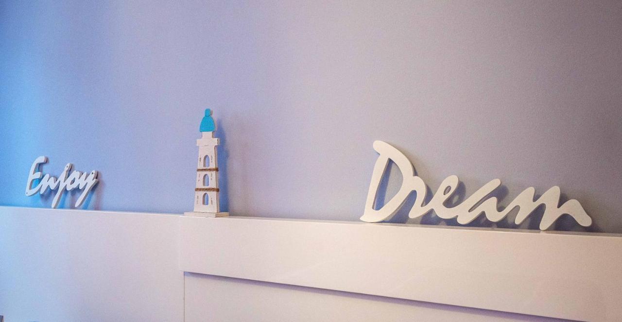Appartement Two Bedroom Stylish Studio, 5 Minutes Walk From The *