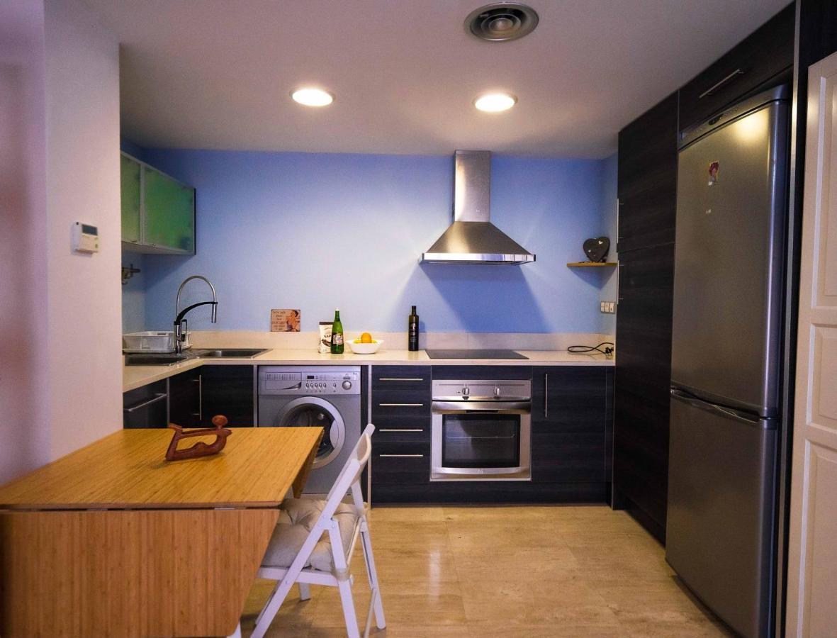 Two Bedroom Stylish Studio, 5 Minutes Walk From The Apartment *