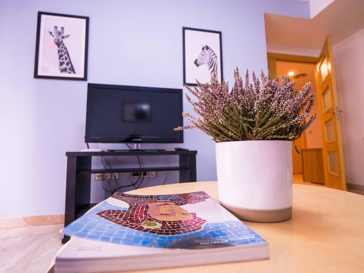 Apartment Two Bedroom Stylish Studio, 5 Minutes Walk From The
